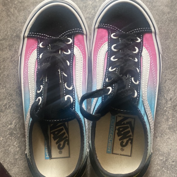 Girl/Women Vans - Picture 2 of 4